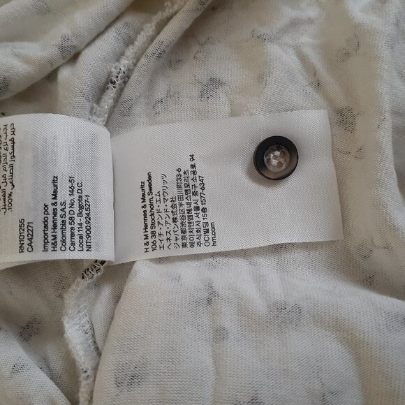 H&M Mama Women's Maternity Size S Short Flutter Sleeve V Neck White Floral Shirt - Picture 8 of 10